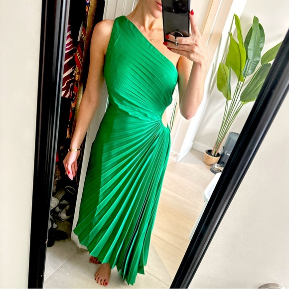 Kelly Green Gown - Picture 2 of 2